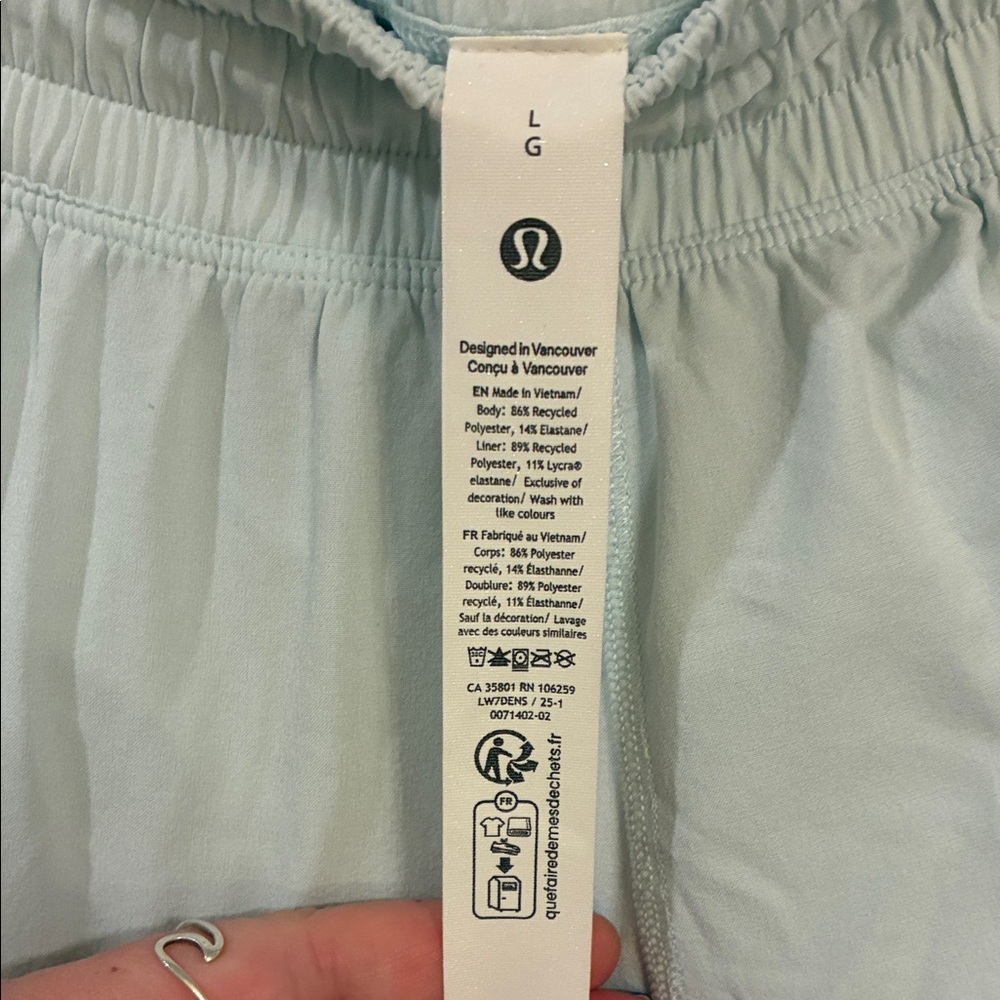 Shake It Out High Rise Running Shorts 2.5 - Picture 2 of 4
